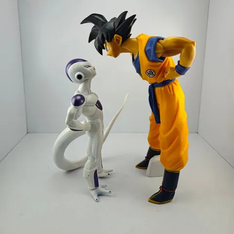FIGURA GOKU VS FREEZER