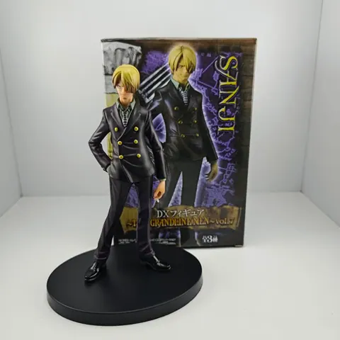 FIGURA SANJI TRAJE NEGRO